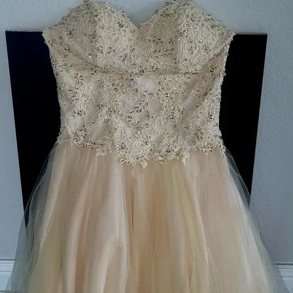 Homecoming dress - Picture 1 of 5